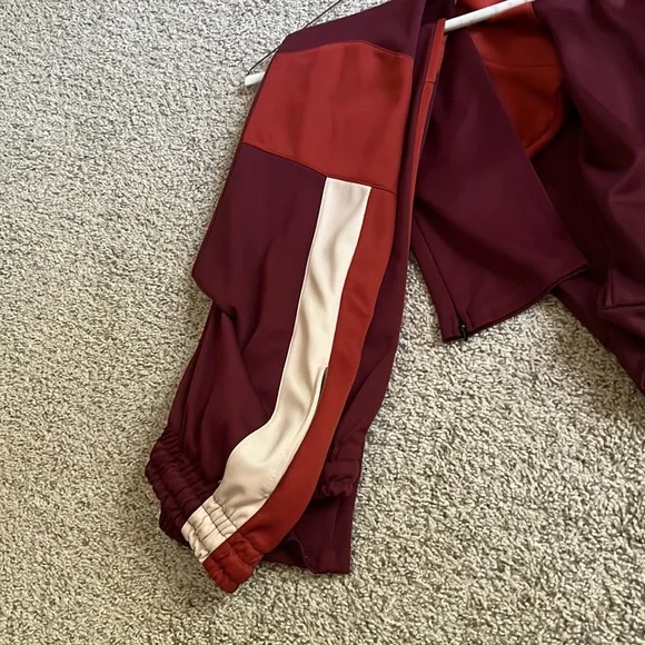 Set - Picture 2 of 3